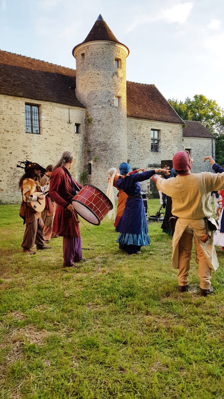 Danse-Folklorique-Commanderie-des-Templiers-Coulommiers-2018 Danse-Folklorique-Commanderie-des-Templiers-Coulommiers-2018