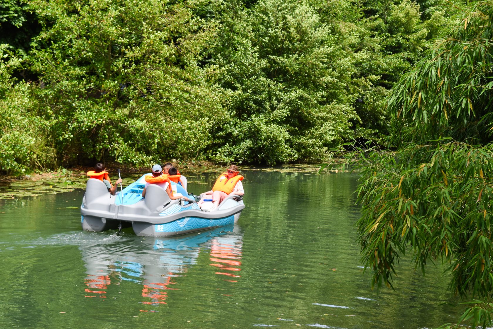 Pédalo sur le Grand Morin au Parc nautique des Capucins