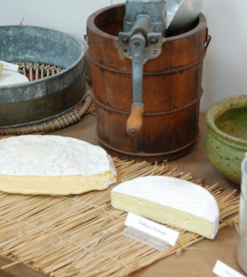 Ustensiles et objets ancien liée à la Fabrication du fromage de la Fromagerie Ganot à Jouarre Ustensiles et objets ancien liée à la Fabrication du fromage