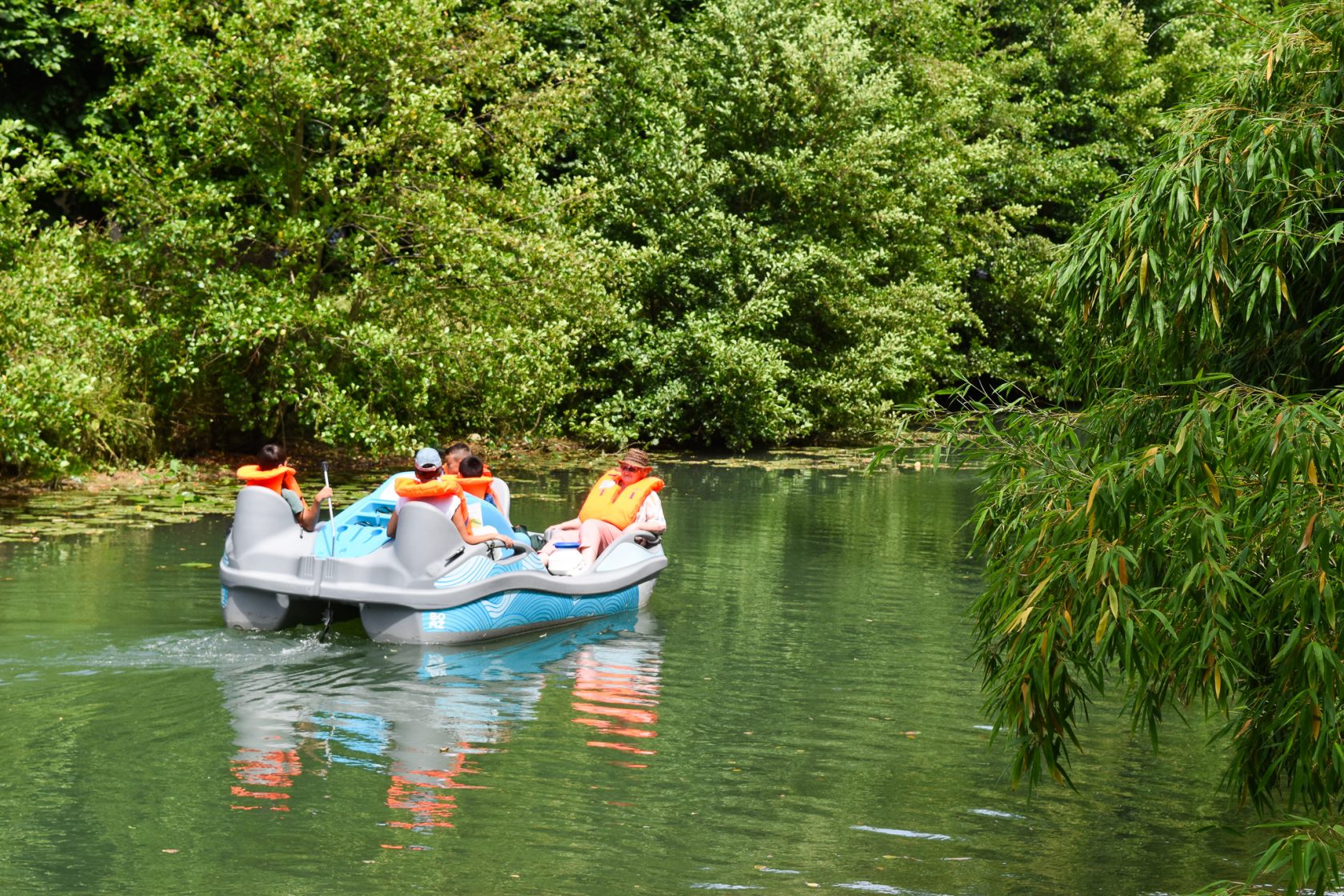 Pédalo sur le Grand Morin au parc des Capucins à Coulommiers