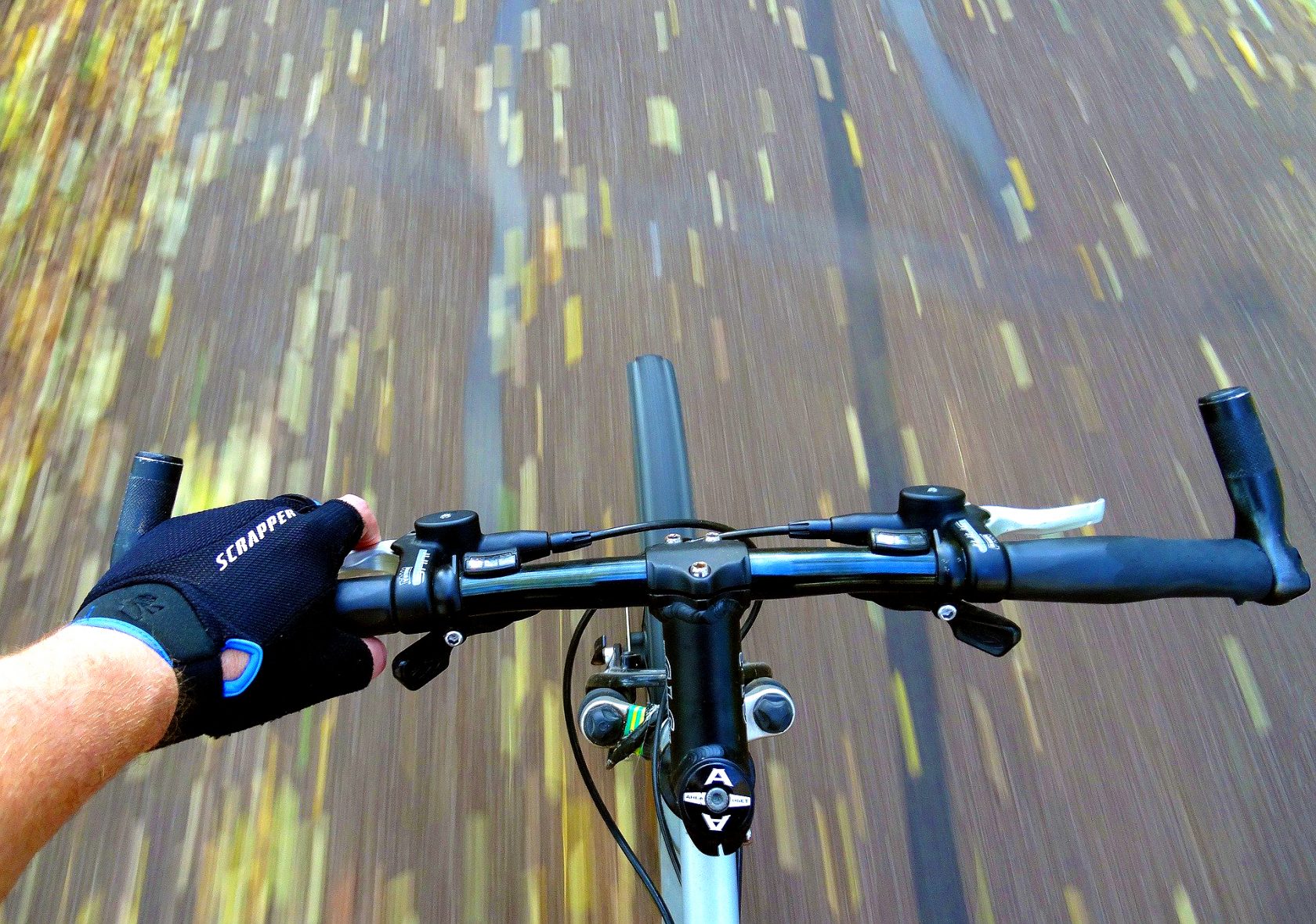 mountain-biking-2866843_1920