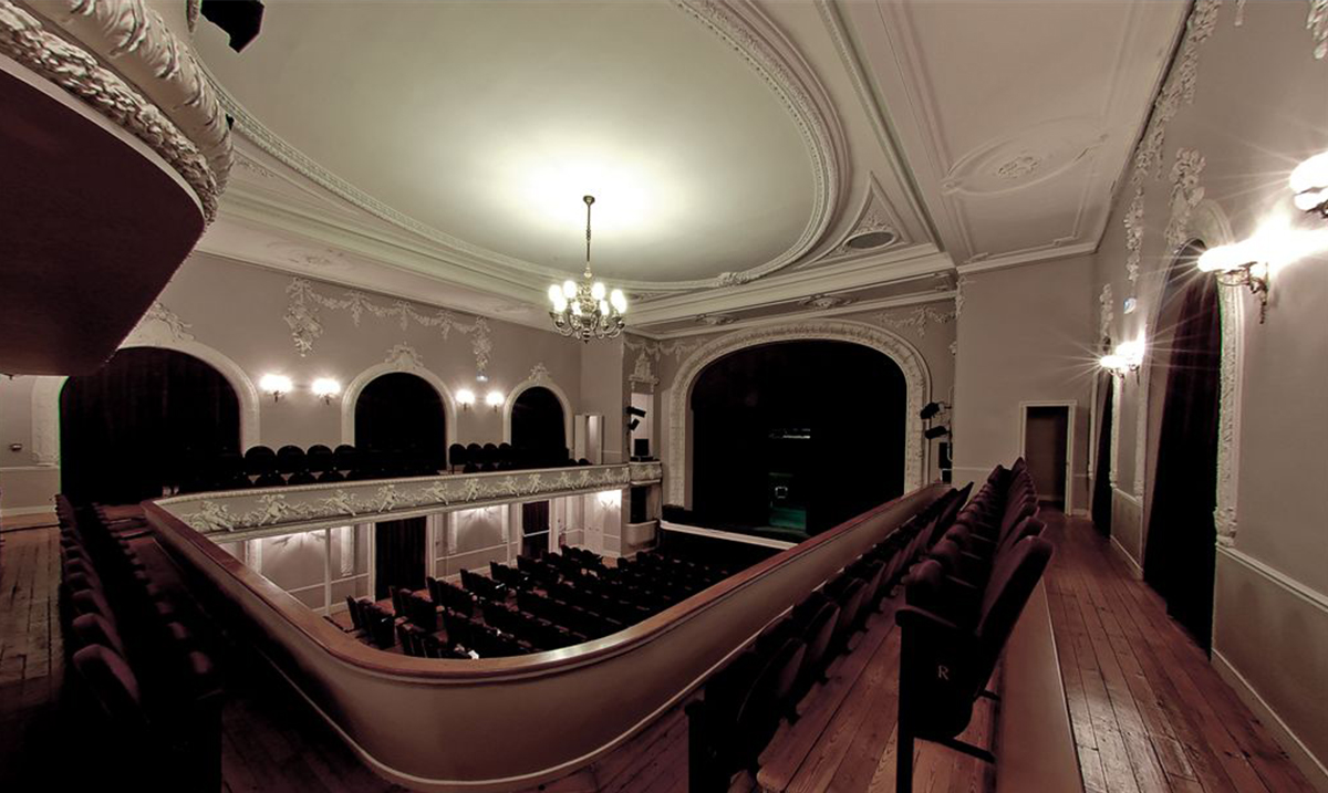 Théâtre V4